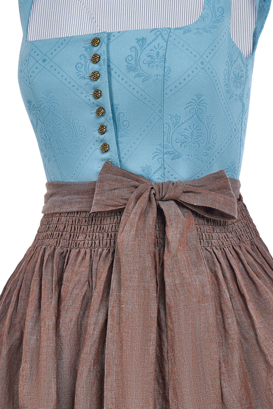 Vom Bauernkleid zur Haute Couture: Die evolutionäre Modereise des Dirndls
