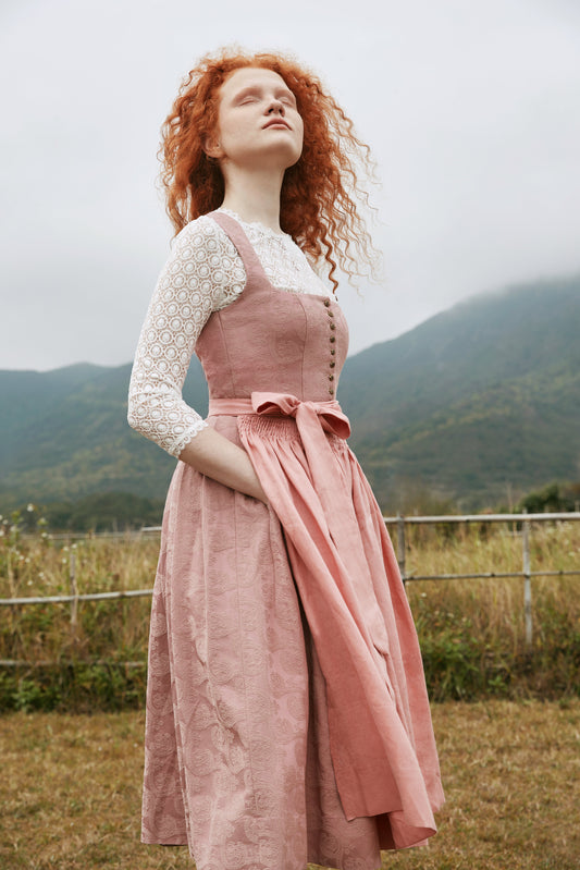Rosa Raffinesse: Material & Verarbeitung von Dirndl in Rosa im Detail