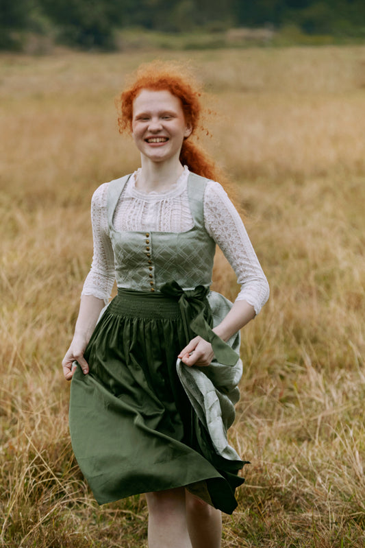 Oktoberfest-Stil 2025: Die ultimative Dirndl-Dunkelgrün & Grün Farb-Guide mit 27 stylischen Kombinationen