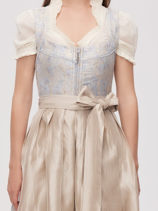 Dirndl-Kaufguide: Authentische Trachtenmode jenseits des Touristenlooks