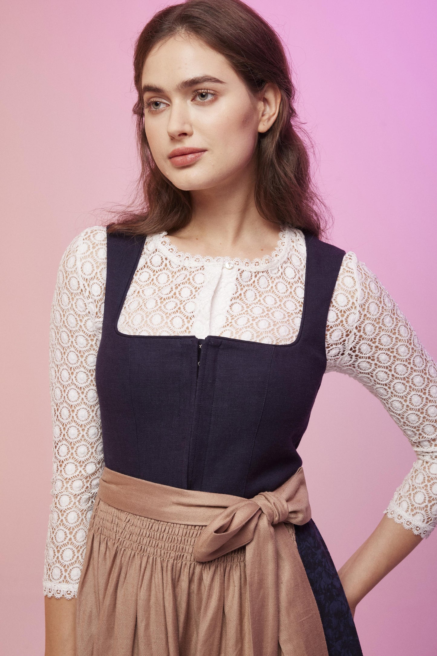 DIRNDL ADELA IN DUNKLES BLAU