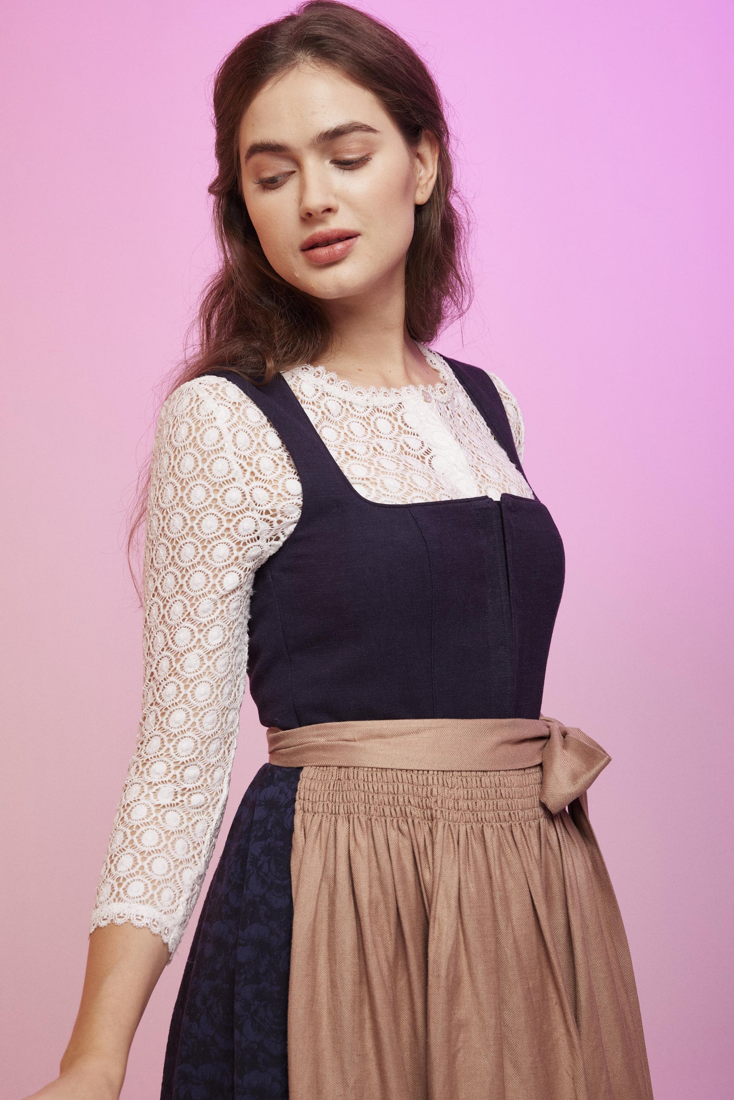 DIRNDL ADELA IN DUNKLES BLAU