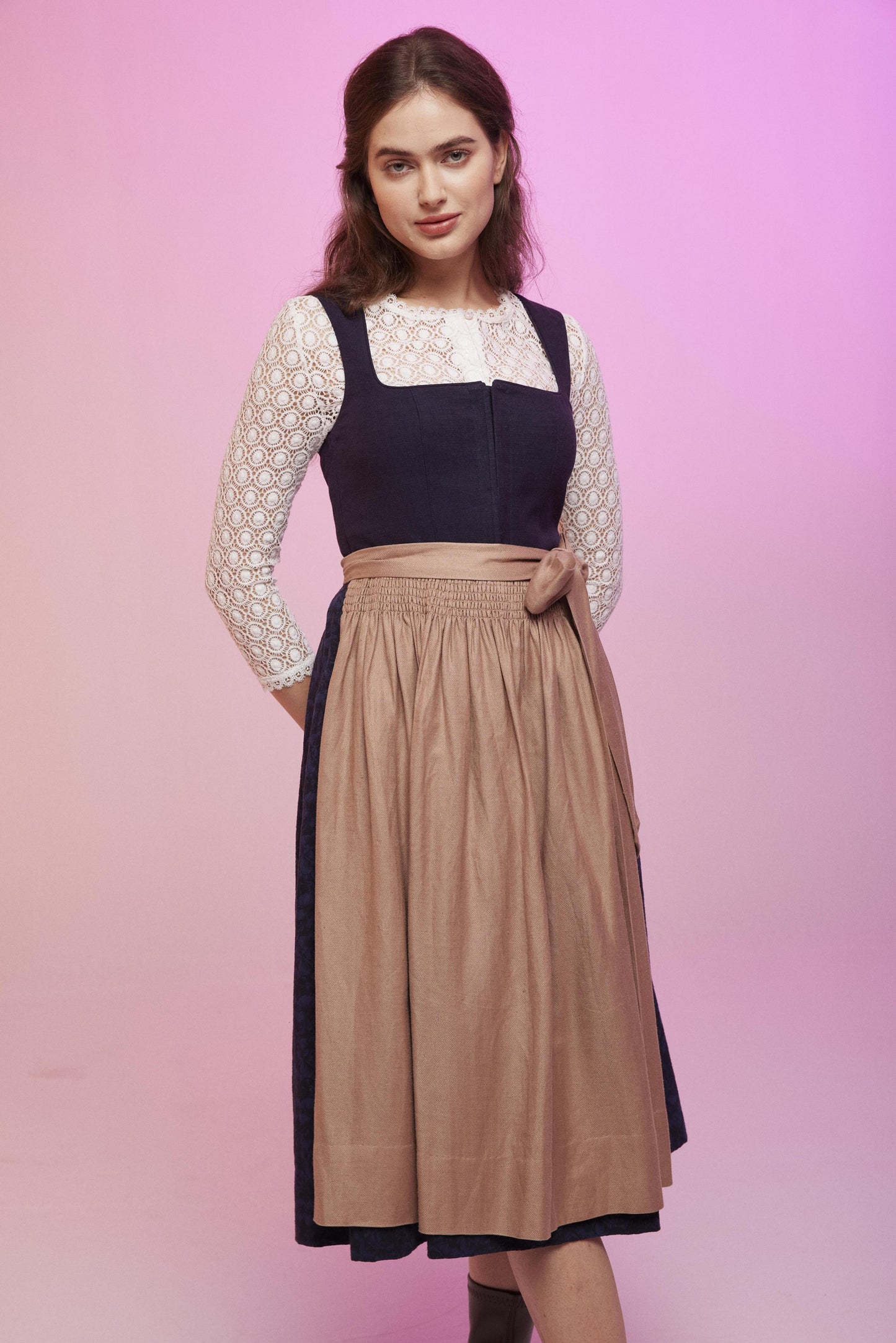 DIRNDL ADELA IN DUNKLES BLAU