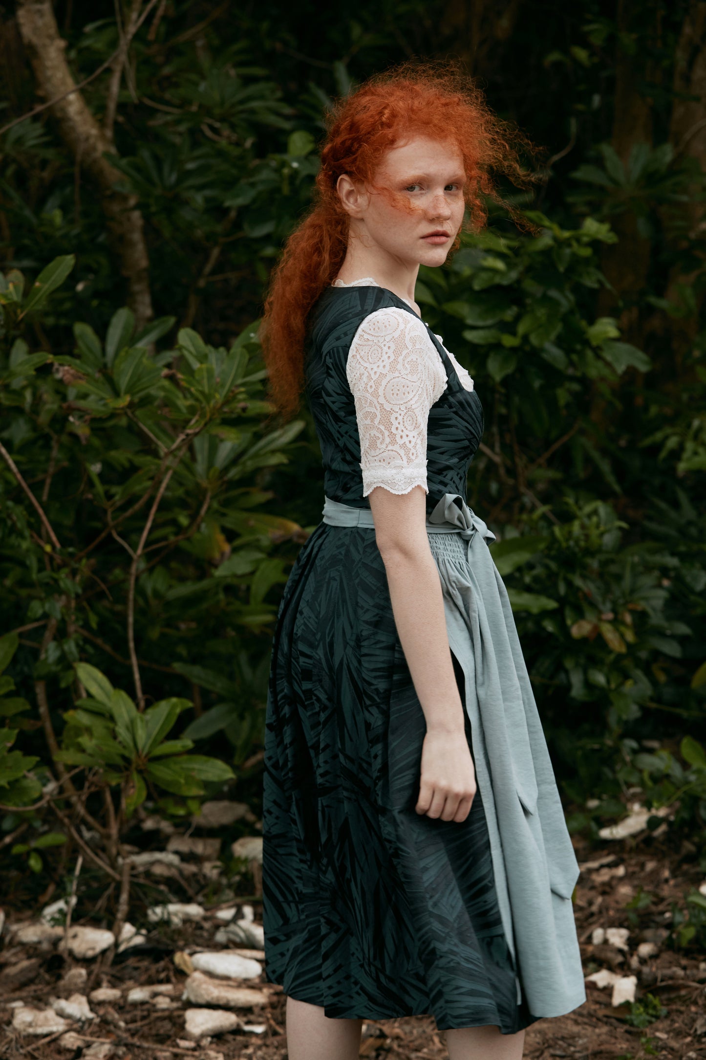 DIRNDL ROSALIE IN DUNKLES BLAU
