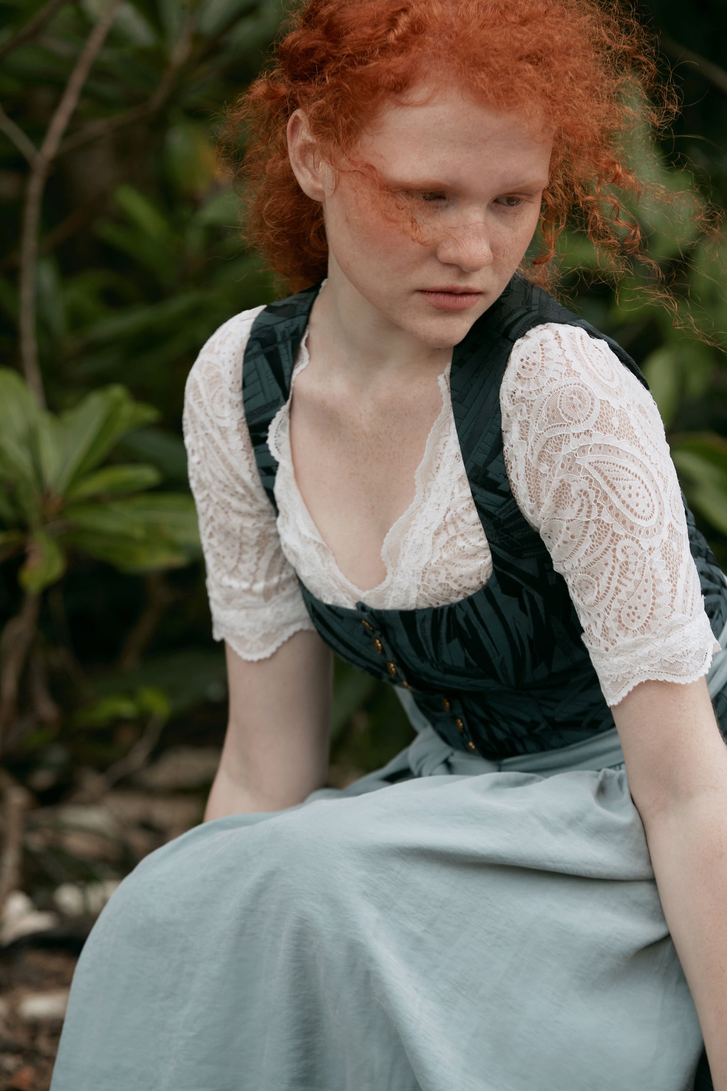DIRNDL ROSALIE IN DUNKLES BLAU