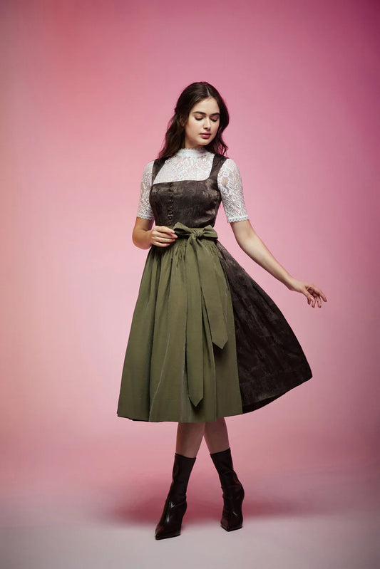 Das Dirndl Rosalie – Ein Trachtenkleid für besondere Anlässe