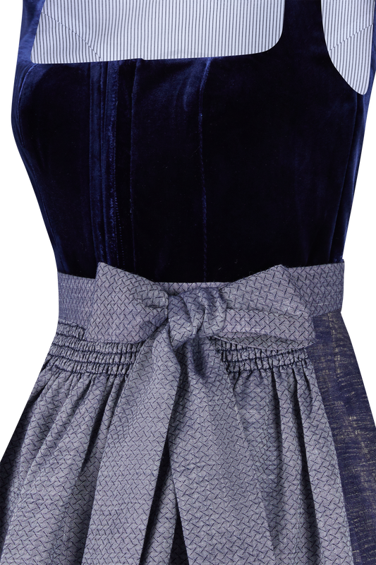 Dirndl Samt Blau und Dirndl Dunkelblau: Stilvolle Tradition im modernen Look
