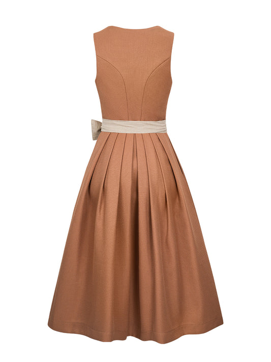 Oranges Dirndl: Tradition trifft Moderne – Stilvoll auf dem Oktoberfest und darüber hinaus