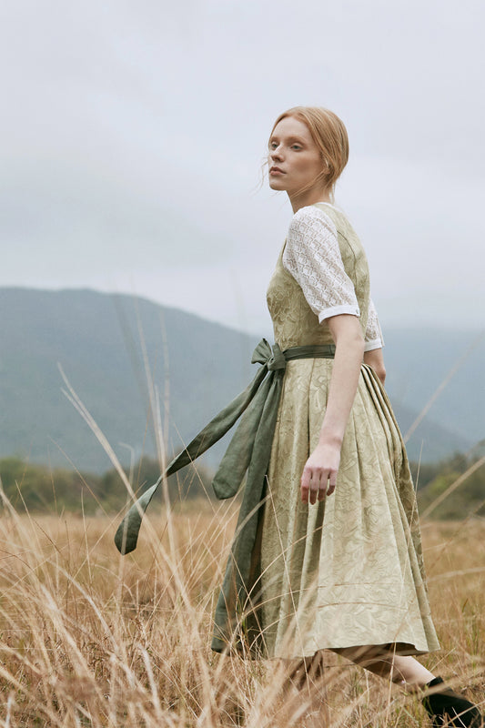 2025 Herbst: Die Dirndl-Trendwende – Vom Nostalgie-Fieber bis zur Multifunktions