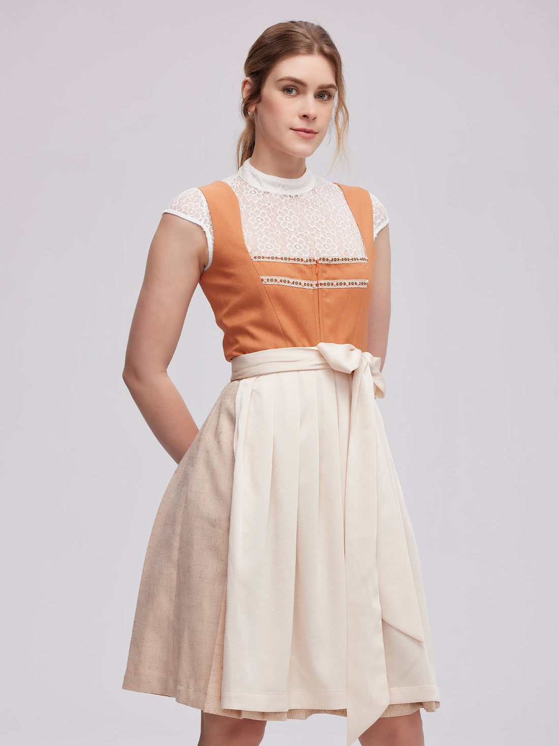 Der ultimative Dirndl-Kaufguide: Material, Größe und Stil im Check