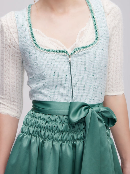 Dirndl Grün und Dunkelgrün: Stilvolle Tradition im modernen Look