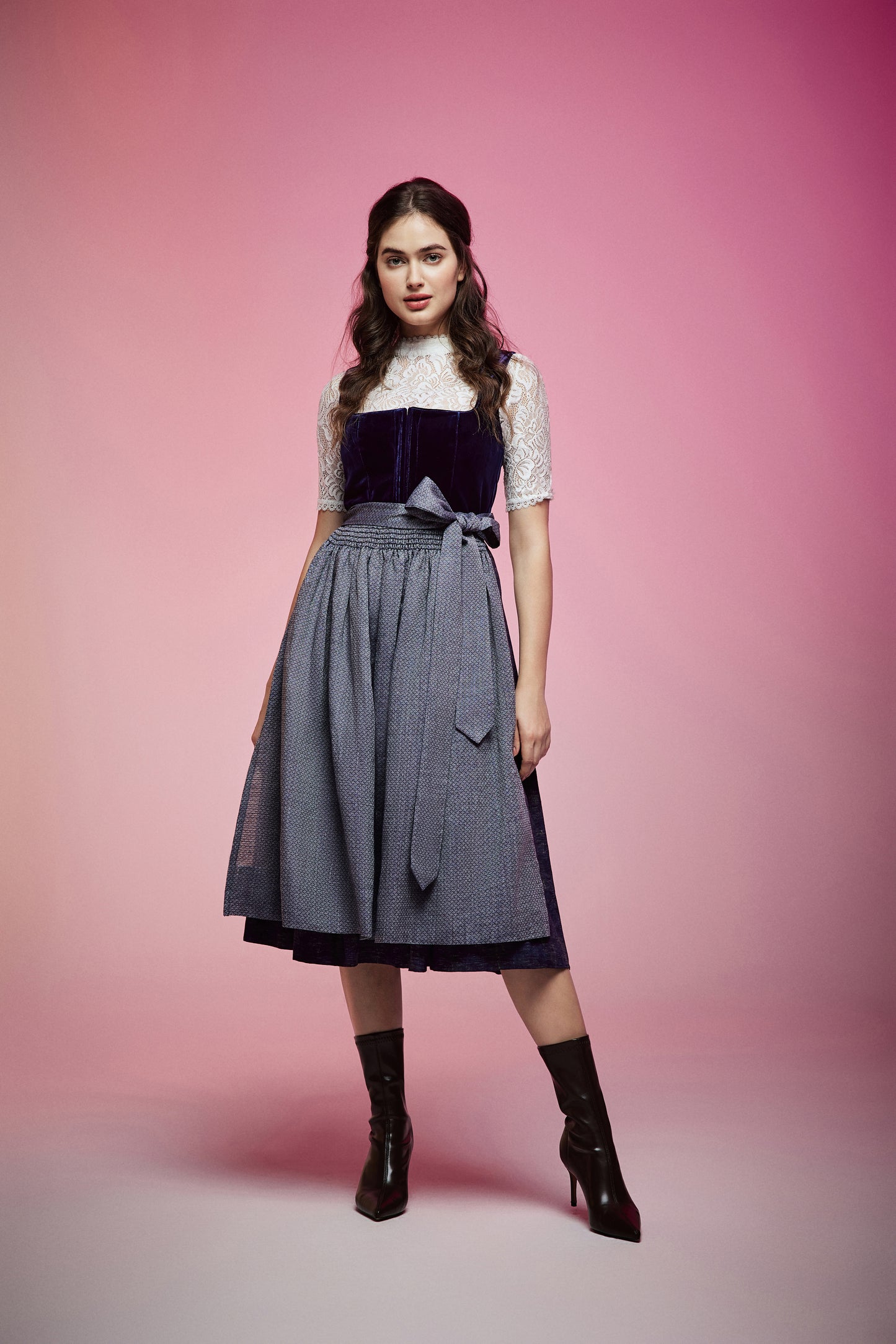 SAMT DIRNDL ADELA IN BLAU mit 2 SCHÜRZEN