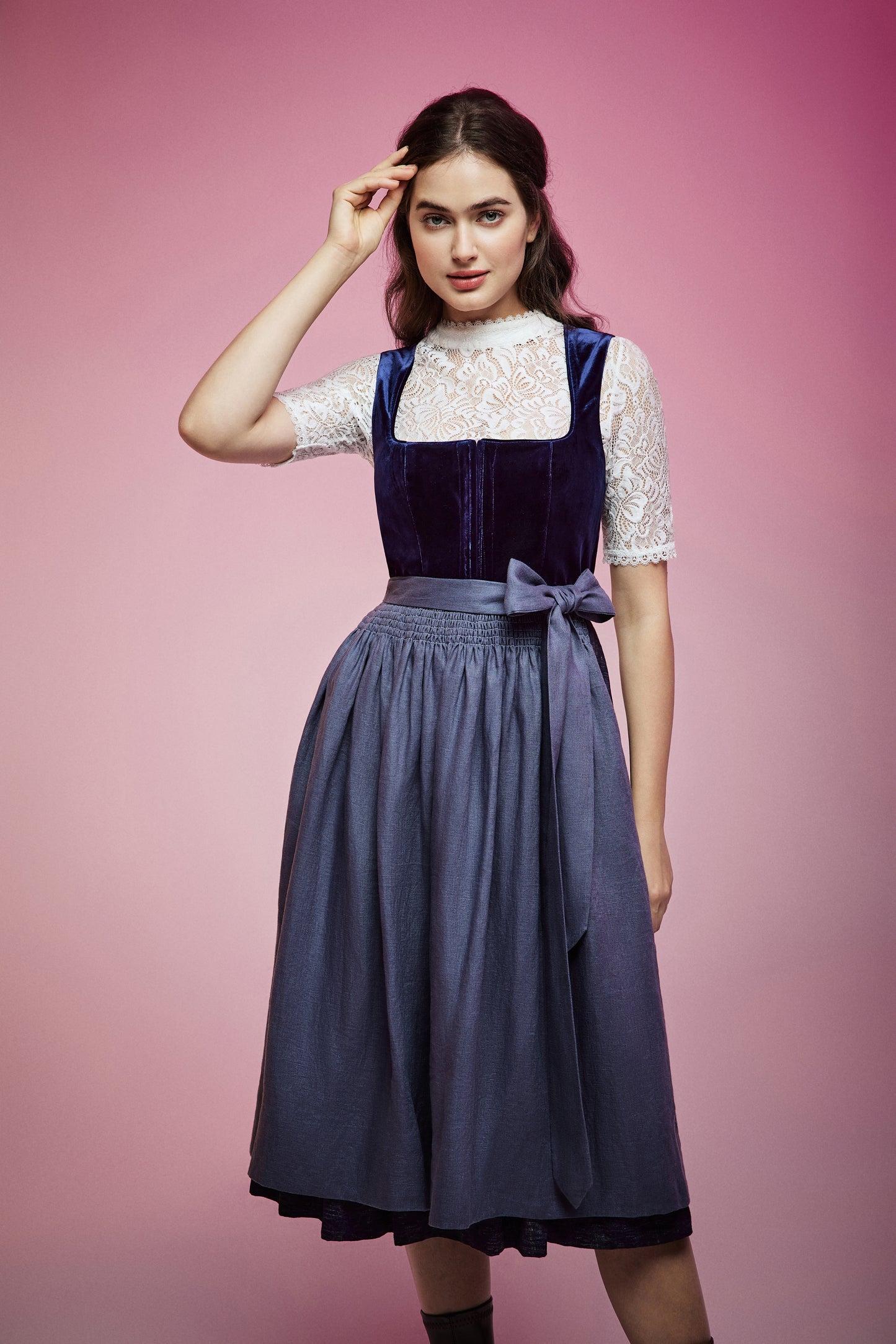 SAMT DIRNDL ADELA IN BLAU mit 2 SCHÜRZEN