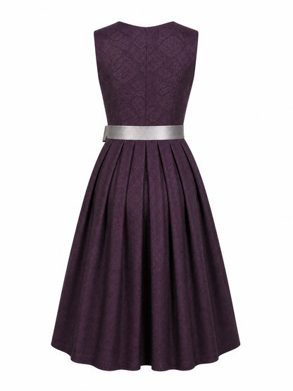 Dirndl Helena in Aubergine mit Perlgrau Schürze - Rückansicht