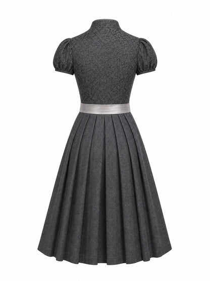 Dirndl Lina in Eukalyptusgrün mit Warmer Sand Schürze - Rückansicht