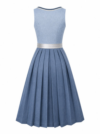 Dirndl Mina in Puderblau mit Silber Schürze - Rückansicht
