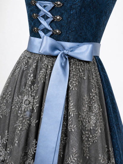 Dirndl Carolin in Dunkelpetrol mit Schiefergrau Schürze - Detailansicht Taille und Schleife