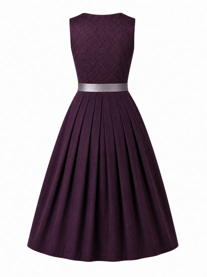 Dirndl Rica in Aubergine mit Perlgrau Schürze - Rückansicht