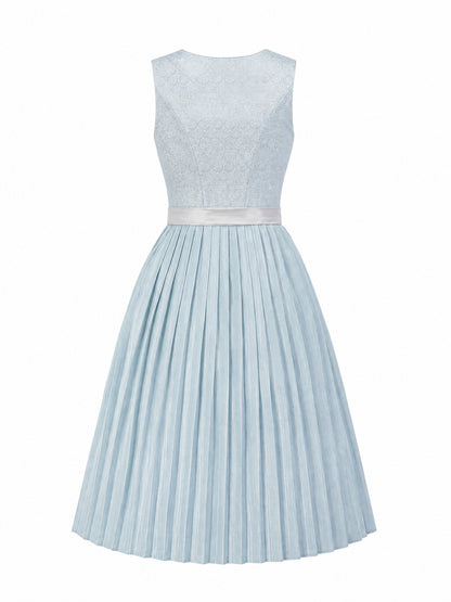 Dirndl Luise in Eisblau mit Perlgrau Schürze - Rückansicht