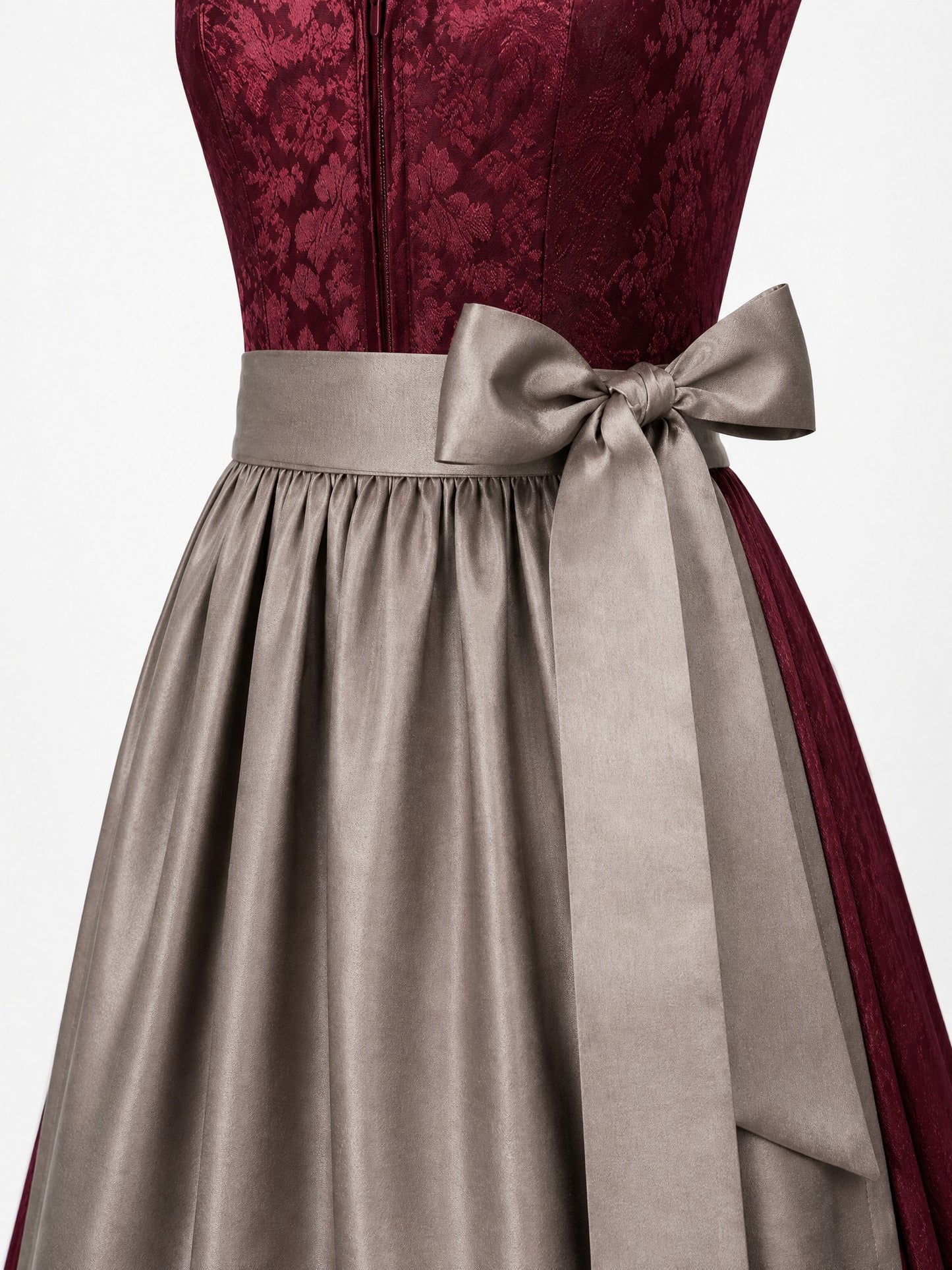 Dirndl Mathilda in Weinrot mit Taupe Schürze - Detailansicht Taille und Schleife