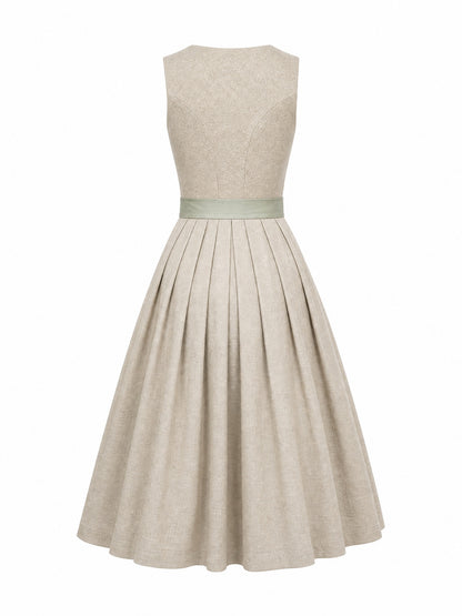 Dirndl Nora in Tonbeige mit Eukalyptusgrün Schürze - Rückansicht