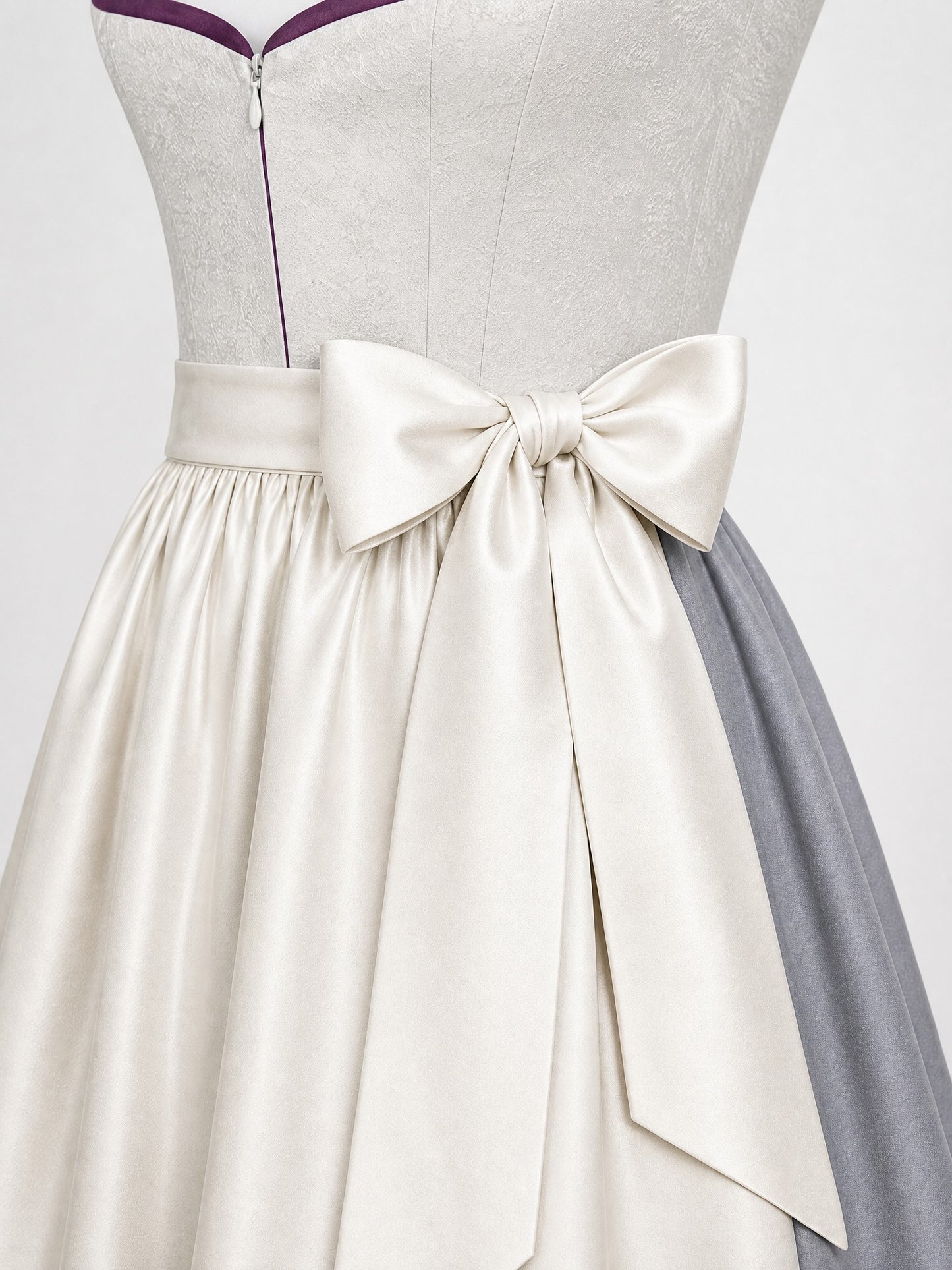 Dirndl Paula in Perlgrau mit Elfenbein Schürze - Detailansicht Taille und Schleife