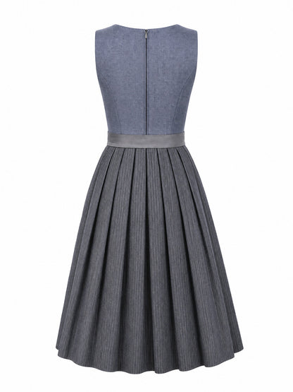 Dirndl Amelia in Stahlblau mit Sturmgrau Schürze - Rückansicht