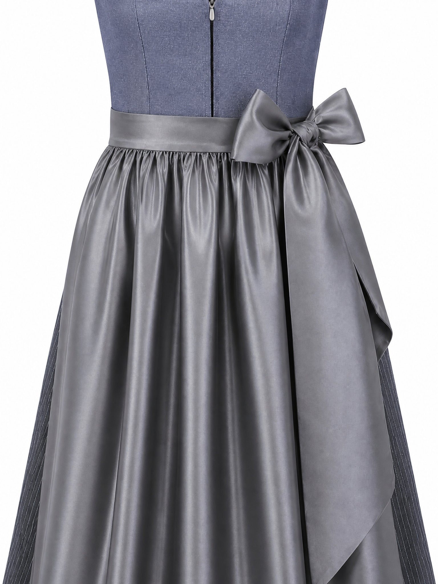 Dirndl Amelia in Stahlblau mit Sturmgrau Schürze - Detailansicht Taille und Schleife