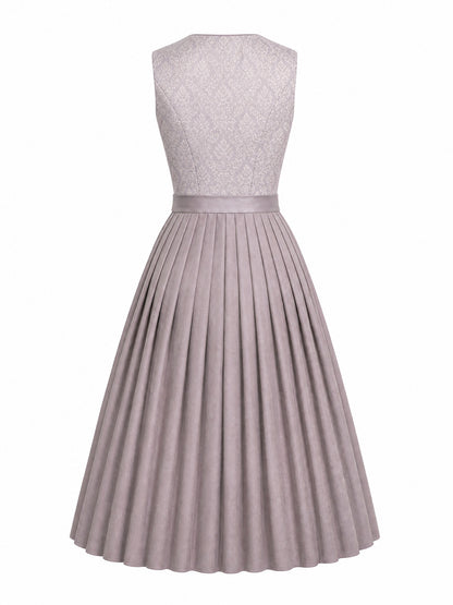 Dirndl Elisa in Alt-Lavendel mit Elfenbein Schürze - Rückansicht