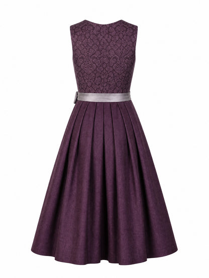 Dirndl Amelia in Aubergine mit Perlgrau Schürze - Rückansicht