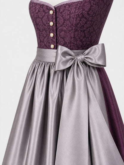 Dirndl Amelia in Aubergine mit Perlgrau Schürze - Detailansicht Taille und Schleife