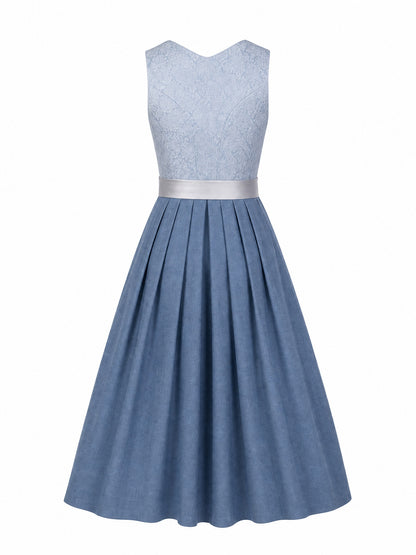 Dirndl Aurelia in Puderblau mit Silber Schürze - Rückansicht