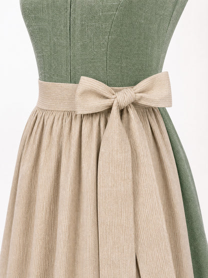 Dirndl Enna in Eukalyptusgrün mit Warmer Sand Schürze - Detailansicht Taille und Schleife