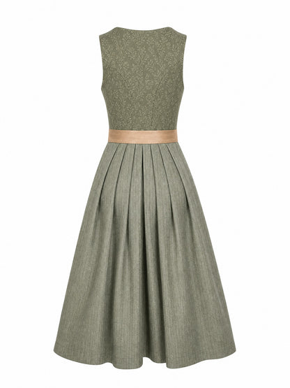 Dirndl Rica in Moosgrün mit Warmer Sand Schürze - Rückansicht