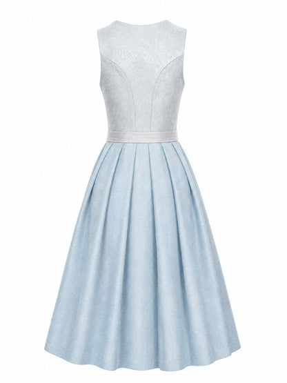 Dirndl Rosalie in Eisblau mit Perlgrau Schürze - Rückansicht