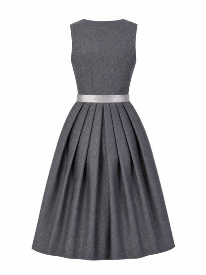 Dirndl Sophia in Graphit mit Perlgrau Schürze - Rückansicht